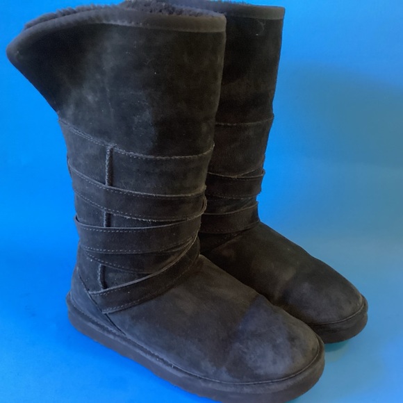 Lamo brand fluff boot. Very versatile, up or down. - Picture 2 of 6